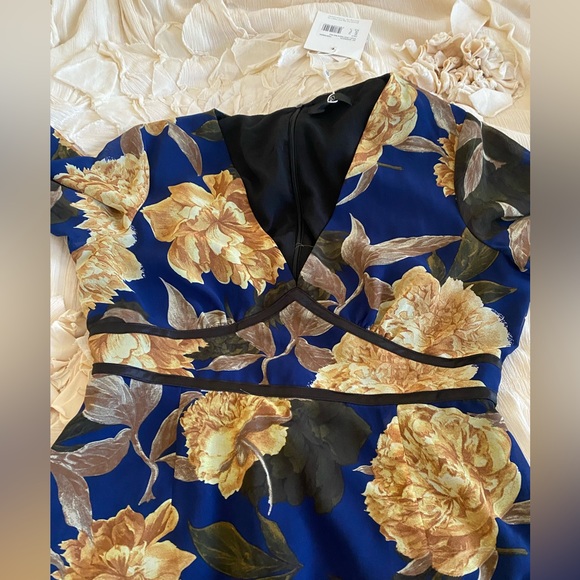 ASOS Blue and Yellow flower Dress, flutter sleeve - Picture 8 of 11